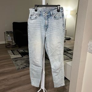 American Eagle High Rise Mom Jean in Light Blue
